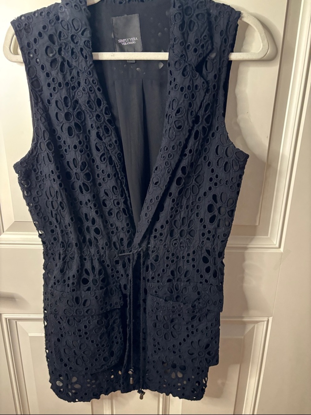 EUC Simply Vera Vera Wang Black Logo-Labeled Lightweight Layer